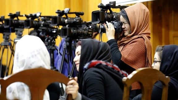 د بیان ازادۍ کور: د طالبانو د بندیزونو له کبله ۸۶سلنه ښځینه خبریالانې بې دندې شوې