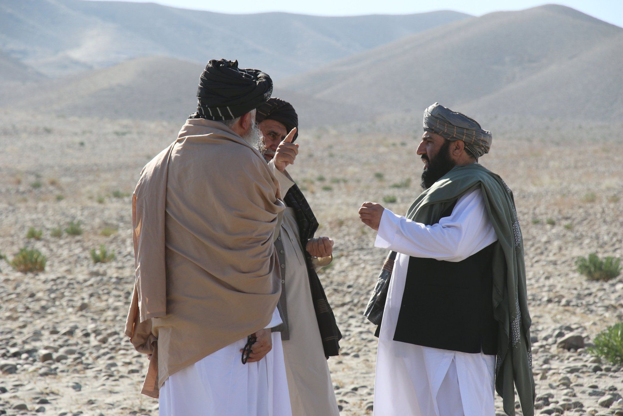 طالبانو د ننګرهار په ګمبیري دښته کې د کونړ زلزله ځپلو ته ۱۰۰۰جریبه ځمکه ځانګړې کړه