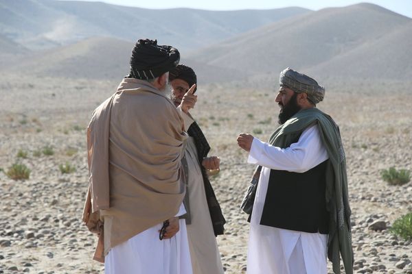 طالبانو د ننګرهار په ګمبیري دښته کې د کونړ زلزله ځپلو ته ۱۰۰۰جریبه ځمکه ځانګړې کړه