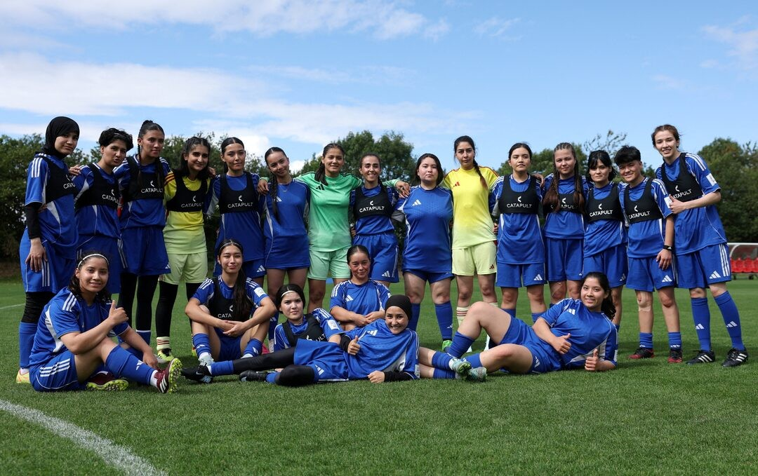 د فیفا په دریځ کې بدلون؛ د افغان ښځو د فوټبال لوبډله په نړیوالو سیالیو کې ګډون کولای شي