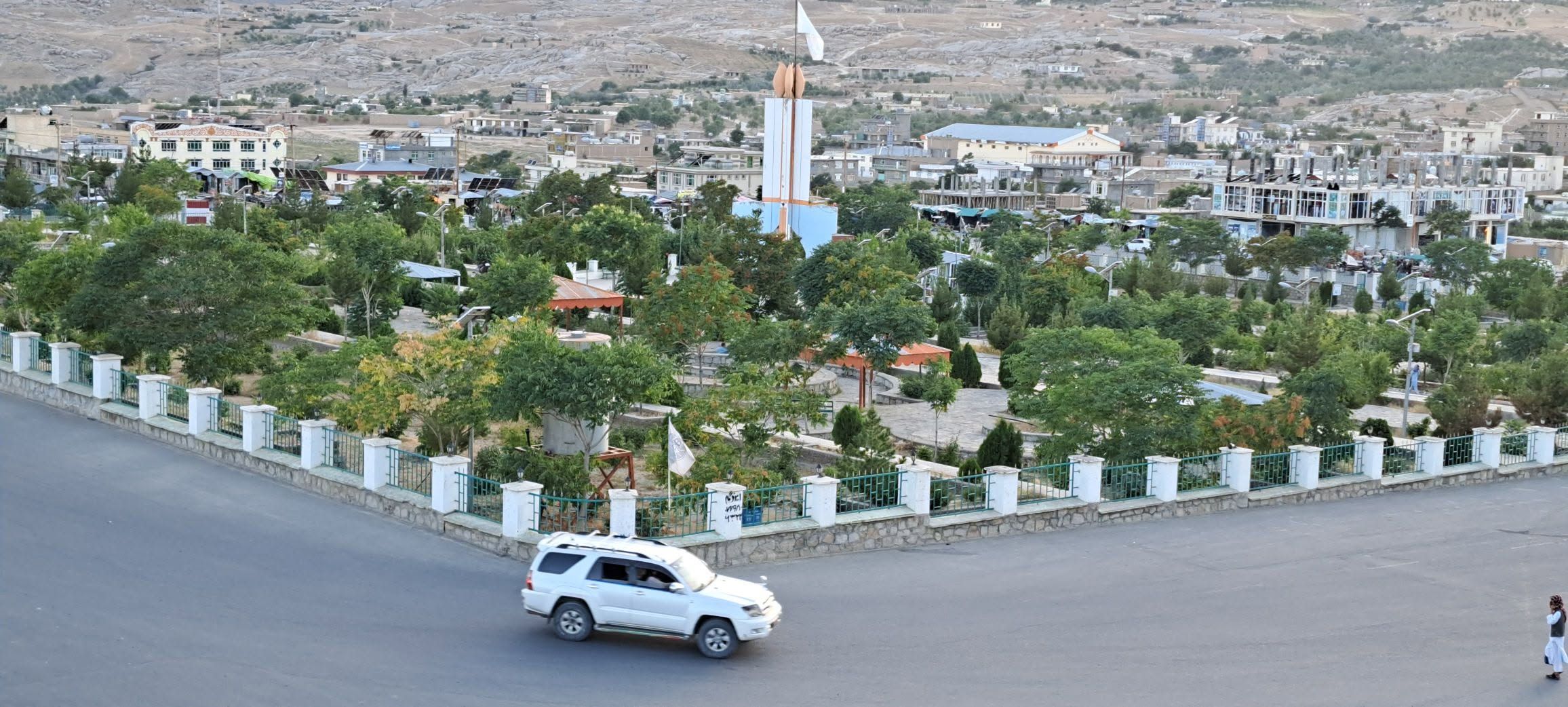 «خشکسالی، بیکاری و توقف فعالیت نهادها زندگی مردم را دشوار کرده است»