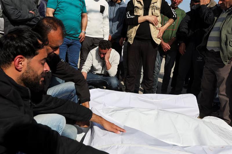 اجساد هشت امدادگر هلال احمر فلسطینی در غزه پیدا شد