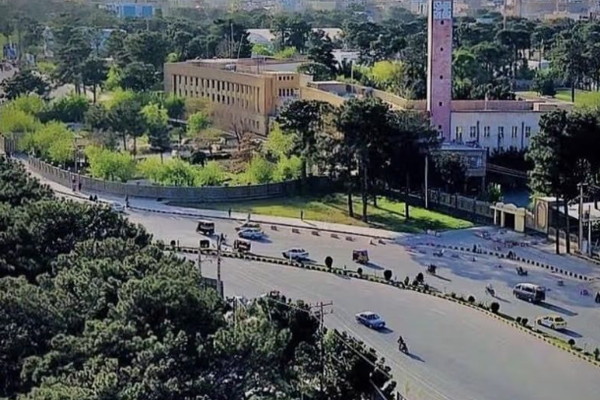 طالبان تفرض تعهدًا إلزاميًا على طلاب هرات بشأن اللباس وتسريحات الشعر وأداء الصلاة