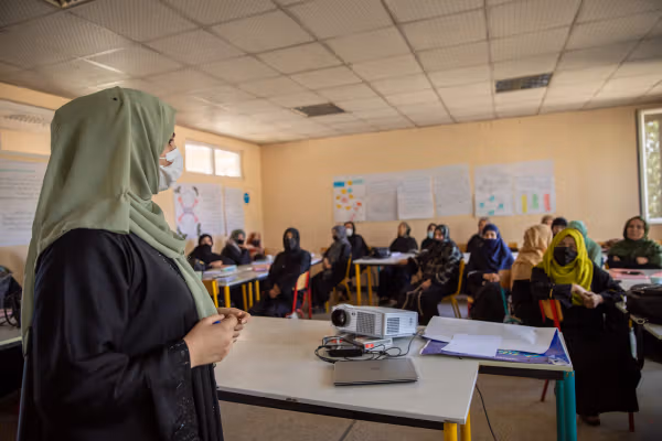 یونیسف: په افغانستان کې د ښوونې کیفیت د ښه کولو لپاره پر ۵۴ زره ښوونکو پانګونه شوې