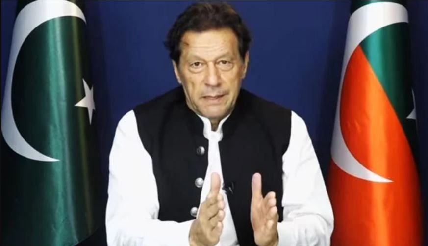 عمران خان: د پاکستان قاضیانو خپل «ایمان او صداقت» د خپلو شخصي امتیازاتو بدل کې پلورلی دی