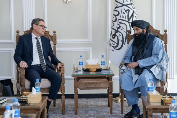 المبعوث الخاص لكازاخستان يبحث مع حقاني تعزيز أمن الحدود