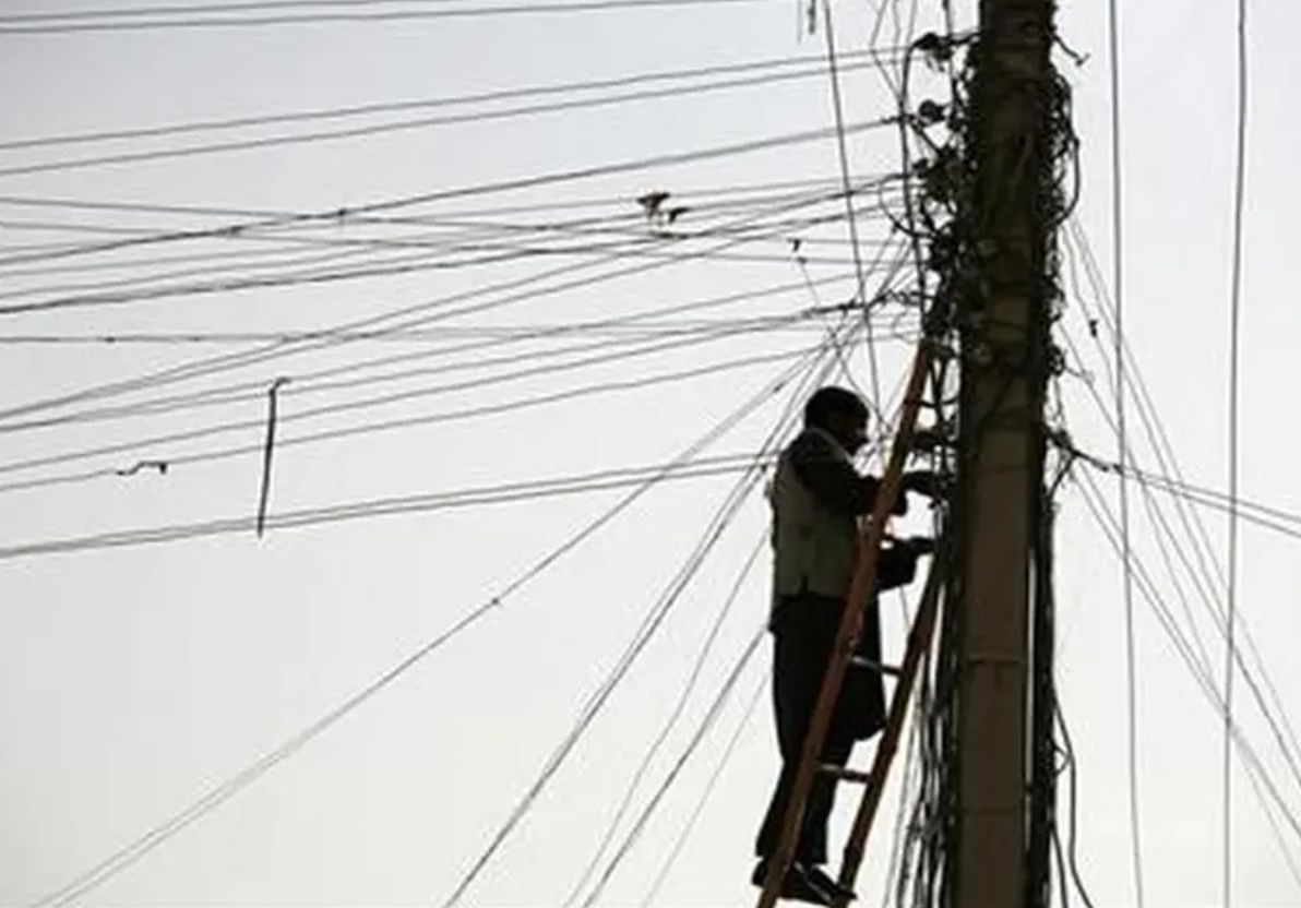 شرکت برق برشنا: نیمی از برق وارداتی اوزبیکستان به افغانستان برای یک روز قطع می‌شود