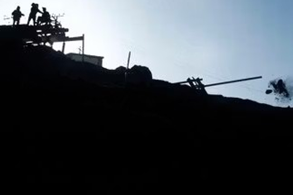 طالبان: نصدّر الفحم الأفغاني إلى أوزبكستان بدلاً من باكستان