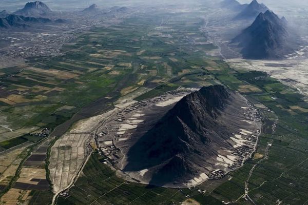 قزاقستان استخراج فلزات کمیاب در افغانستان را بررسی میکند