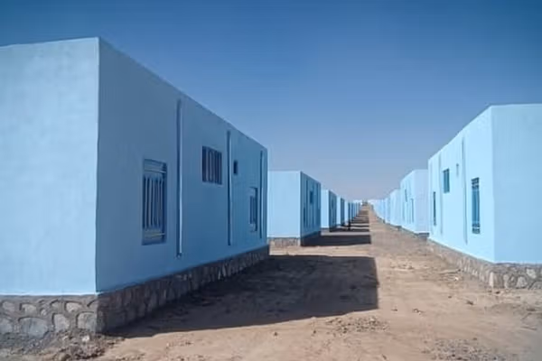 طالبان وایي په فراه کې یې پر کډوالو ۱۰۸ تازه جوړ شوي کورونه وېشلي دي