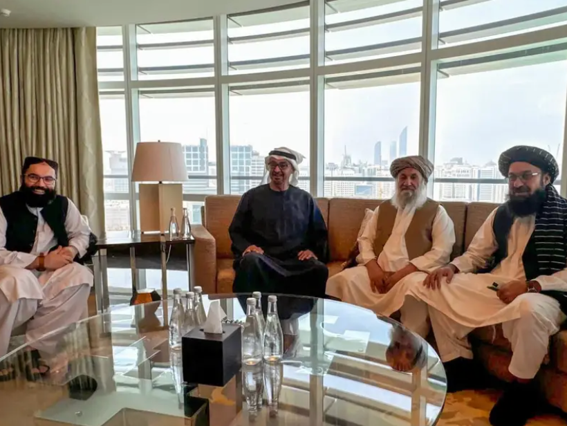 د طالبانو رییس الوزرا په ابوظبي کې د متحده عربي اماراتو له مشر سره وکتل
