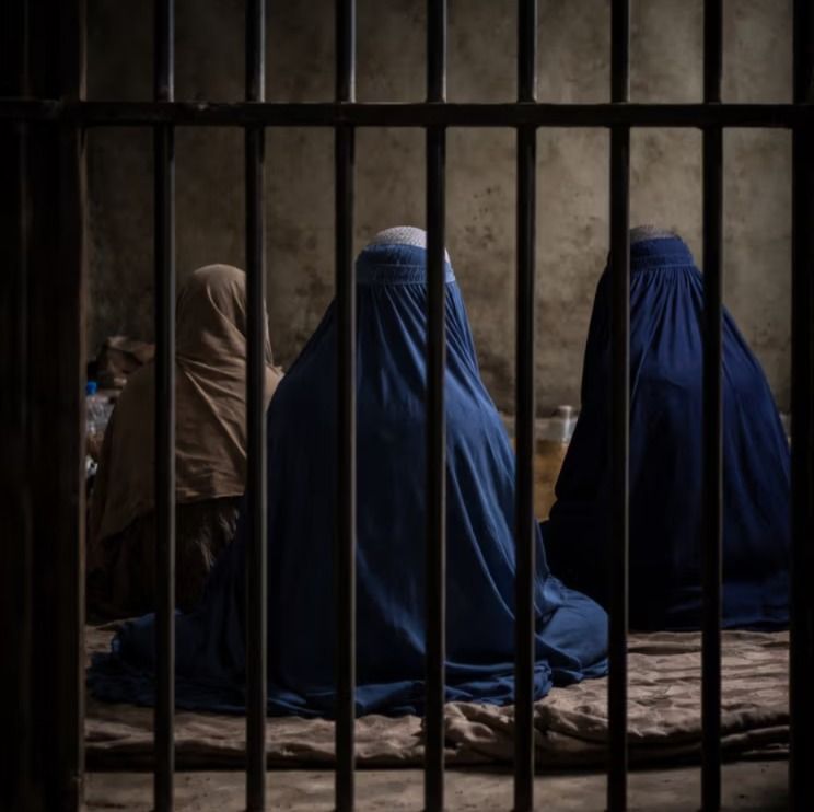 افغانستان کې د ښځینه بندیانو شمېر د ۴۳۵ سلنه زیاتوالي سره یو زرو ۸۲۵ تنو ته رسېدلی دی