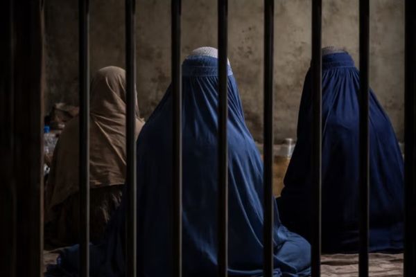 افغانستان کې د ښځینه بندیانو شمېر د ۴۳۵ سلنه زیاتوالي سره یو زرو ۸۲۵ تنو ته رسېدلی دی