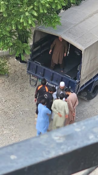 جلاوطنۍ کې د افغانانو شورا: په پاکستان کې افغان کډوال له سپکاوي او ناوړه چلند سره مخ دي