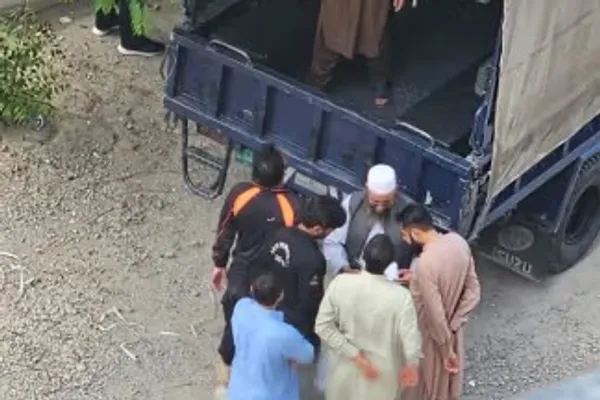 جلاوطنۍ کې د افغانانو شورا: په پاکستان کې افغان کډوال له سپکاوي او ناوړه چلند سره مخ دي