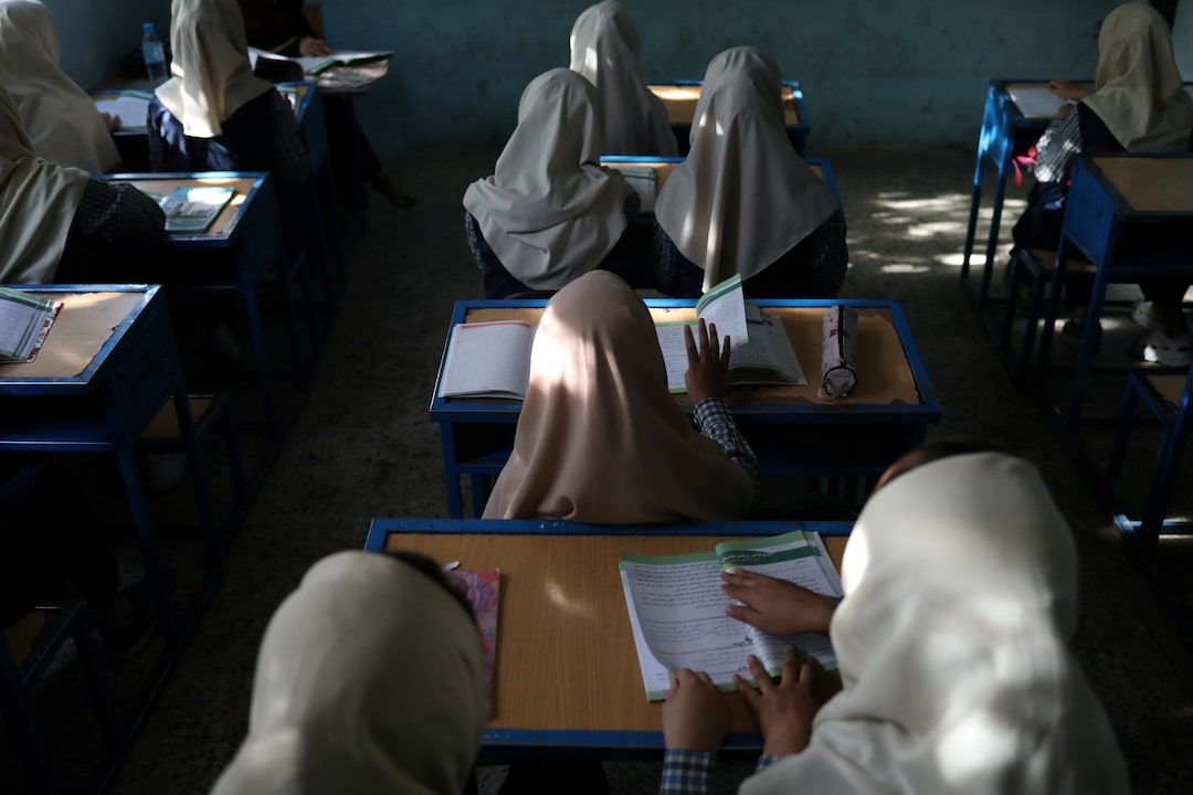 ملل متحد: محدودیت‌ها ۲۵ هزار معلم و کارمند بهداشتی را از دسترس خارج می‌کند 