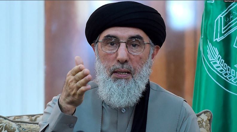 حکمتيار طالبانو ته: امريکايي ډالر تر شا شيطاني موخې لري او اخیستل يې په دین کې جایز نه دي