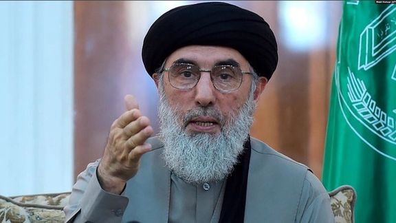 حکمتيار طالبانو ته: امريکايي ډالر تر شا شيطاني موخې لري او اخیستل يې په دین کې جایز نه دي