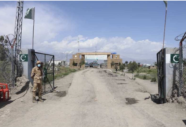 طالبان تعلن إعادة فتح معبر خرلاچي في بكتيا لعودة اللاجئين