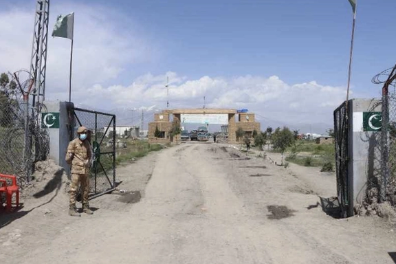 طالبان تعلن إعادة فتح معبر خرلاچي في بكتيا لعودة اللاجئين