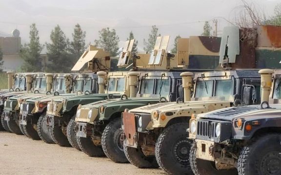 د افغانستان له پخوانیو امنیتي ځواکونو سره د امریکا مرسته شوي پوځي ګاډي، چې اوس د طالبانو ولکه کې دي