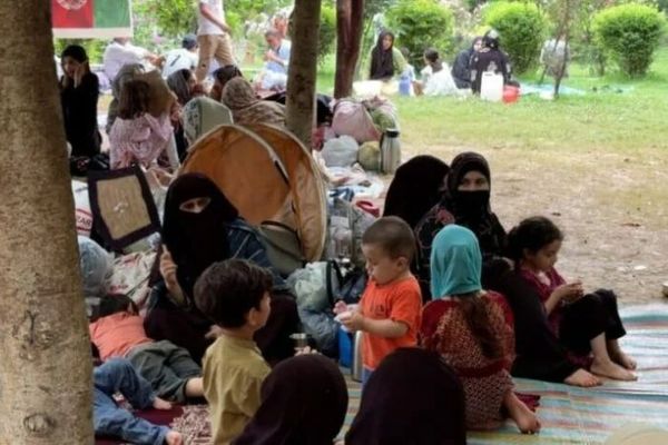 د اسنادو په لرلو سره هم افغان کډوال د اسلام اباد په پارکونو کې ژوند کولو ته اړ ایستل شوي