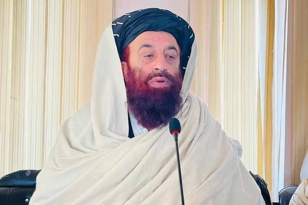 زعيم طالبان يعيّن رجل دين في منصب وكيل وزارة النقل والطيران