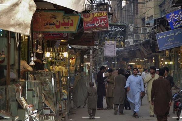 پېښور کې افغان هټۍوالو ته تر ټاکلي ضرب الاجل وړاندې د بېرته ستنېدو خبرداری ورکړل شوی