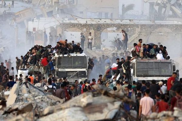 په غزه کې جنایتکارې ډلې او فرصتطلب سوداګر د نړۍوالو ورکړل شوې خوراکي مرستې پلوري