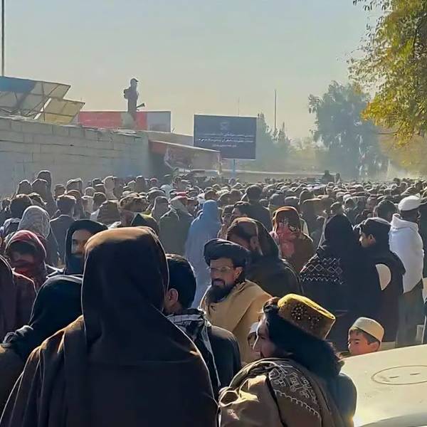 طالبانو سږ کال له ۱۰۰۰ ډېر کسان په عام محضر کې په دُرو وهلي دي