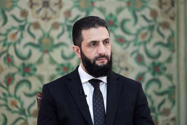 احمد شرع در نخستین سفر اروپاییاش وارد پاریس شد
