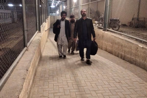 په افغانستان کې بند پاتې پاکستاني محصلانو ته پر تورخم د اوښتو اجازه ورکړل شوې