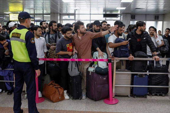 په قرغزستان کې پر بهرنيو محصلینو د ډله ییز برید وروسته په سلګونو محصلینو دغه هیواد پریښی