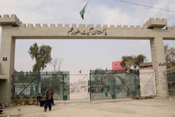 پاکستاني چاوراکي وایي، پر ډیورنډ کرښه یې لارې د امینتي ستونزو او قاچاق له امله تړلي