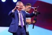 زعيم حزب الإصلاح البريطاني: سنعيد النساء الأفغانيات حتى لو إلى طالبان