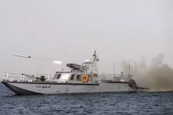 د هرموز تنګي جګړه؛ ولې د افغانستان په بازارونو کې بیې لوړې شوې؟