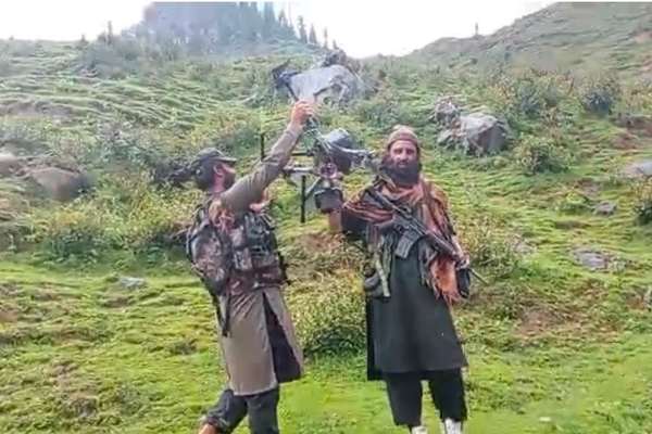 ټيټيپي په بونېر کې د يوه پوليس افسر د وژلو او په سوات کې د ډرون څرخکې راغورځولو ادعا کړې