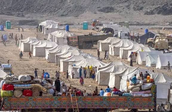 پولیس پاکستان دستور تخلیه یک کمپ مهاجران افغان در خیبرپختونخو را صادر کرد