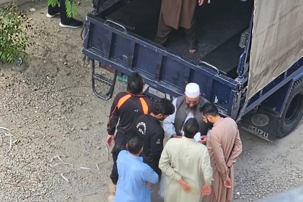 پاکستاني پوليس: د افغان کډوالو په ګډون ۳۳زره بېاسناده بهرنیان له پنجاب نه اېستل شوي دي