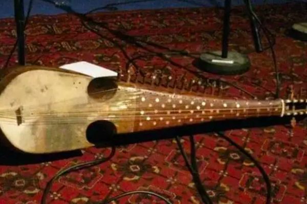 Pakistani Court Suspends Deportation Of 150 Afghan Singers & Musicians