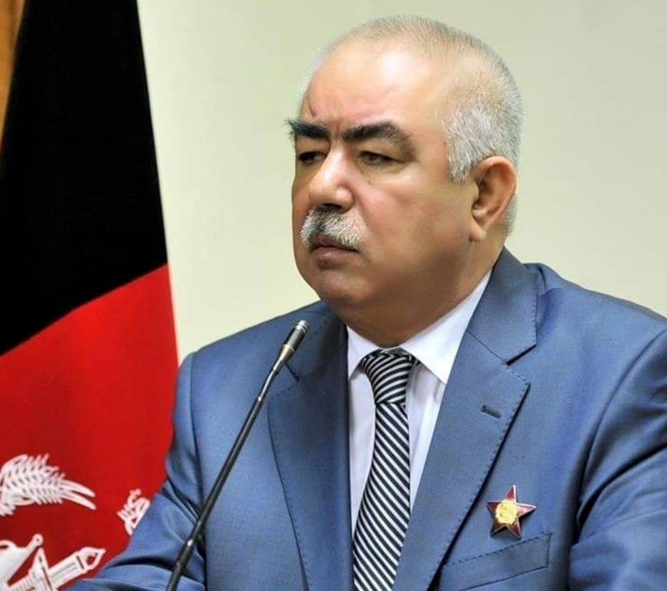 عبدالرشید دوستم: د مقاومت مبارزین لا ژوندي دي او تر وروستۍ سلګۍ به مبارزه وکړي