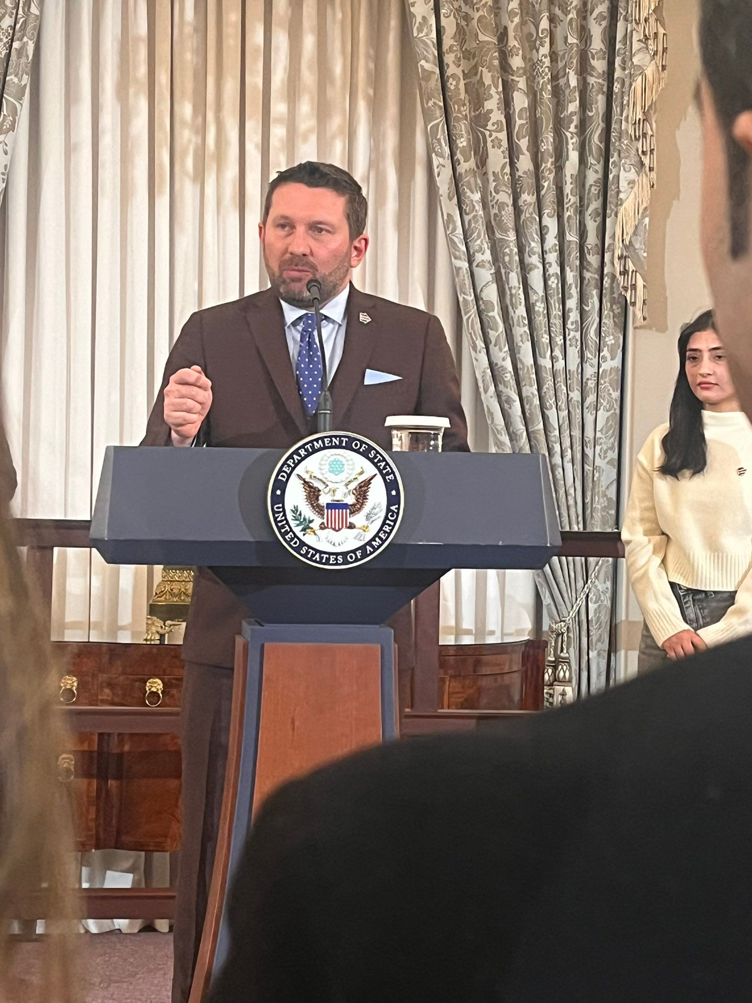 رئیس ائتلاف افغان ایوک: با هزینه کمتر از ده روز جنگ می‌توان متحدان را به امریکا انتقال داد