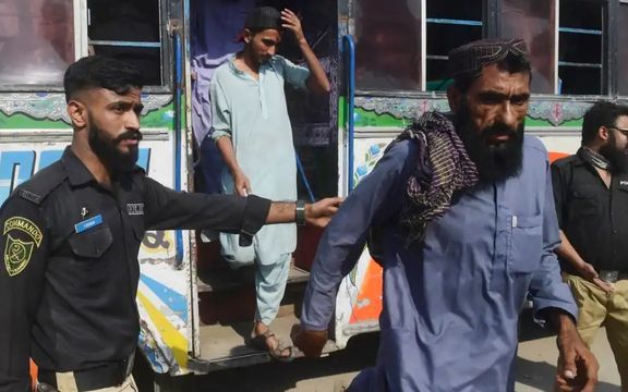 په اسلام اباد کې د اختر په لومړۍ ورځ هم پولیسو یو شمېر افغانان نیولي دي