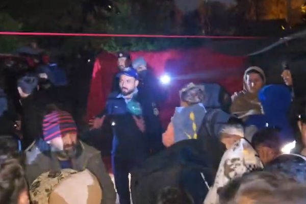 پولیس اسلامآباد برای اخراج خانوادههای افغان از پارک آرژانتین، دست به خشونت زده است