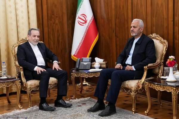 ایراني چارواکو د ایران او افغانستان ترمنځ د اړیکو پر پياوړتیا خبرې کړې دي