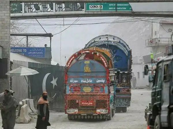 مقام طالبان: پاکستان با توقیف کانتینرها میلیون‌ها دالر به تاجران افغان زیان وارد کرده است 