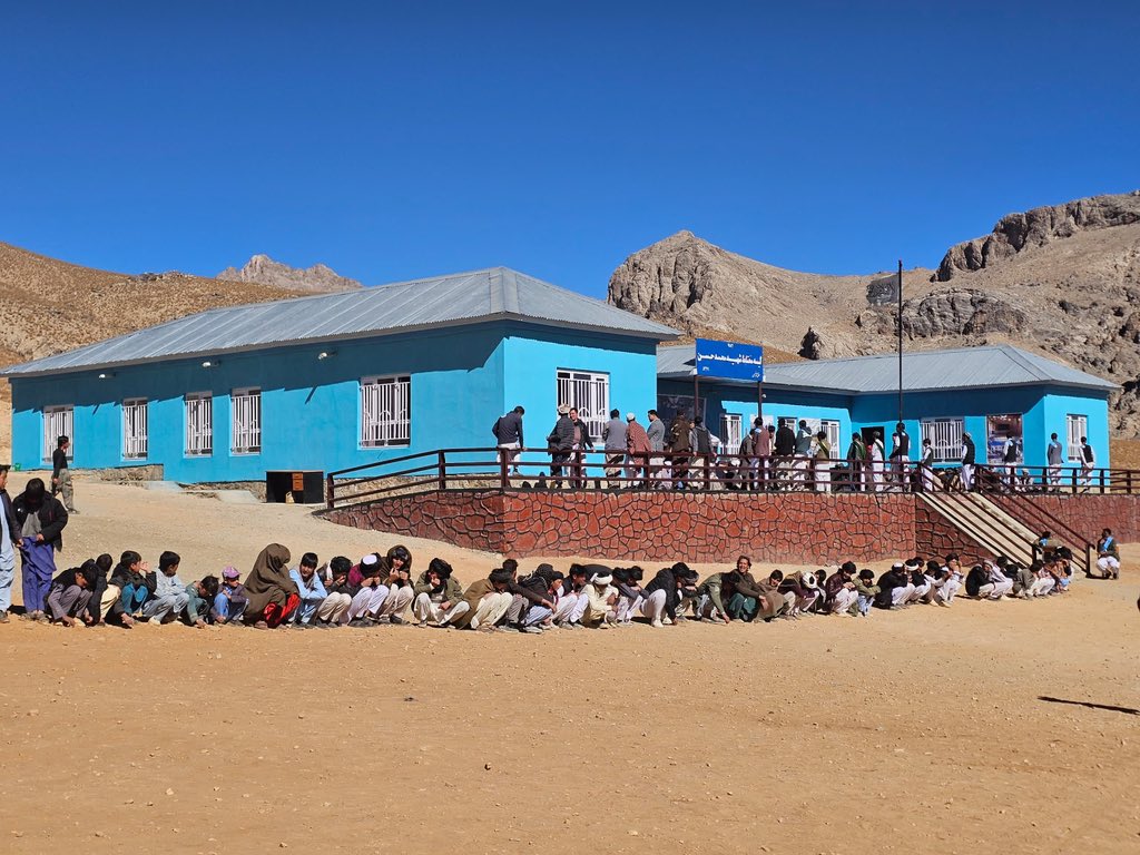 باشندگان ولسوالی ناور غزنی با هزینه شخصی مکتب ساختند