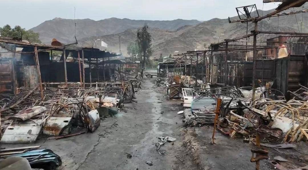 طالبان په تورخم کې د پاکستان په بریدونو کې د سوځېدلو هټیو له مالکانو سره مرسته کوي