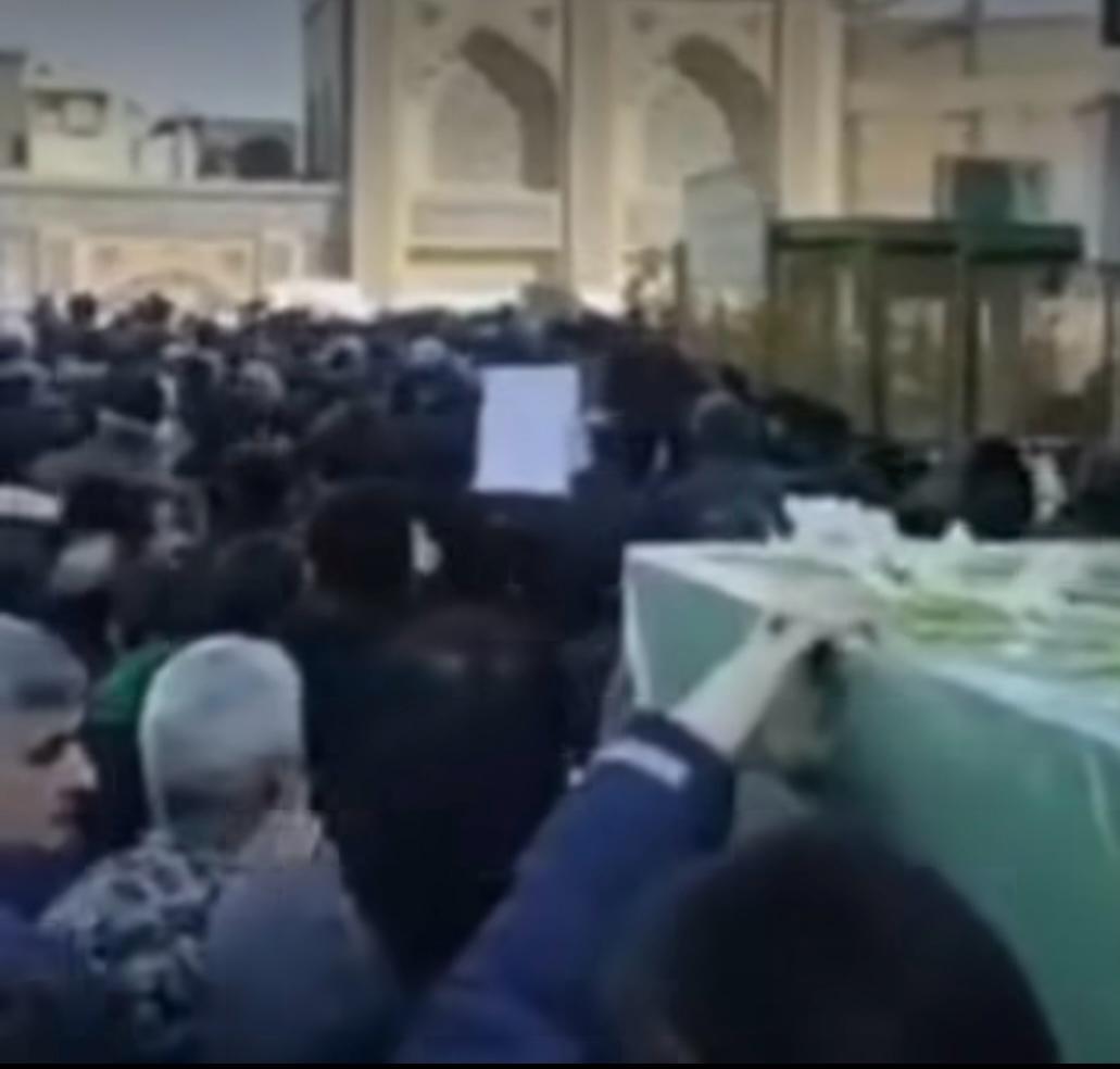 مراسم تشییع جنازه جنگجویان فاطمیون در شهر ورامین و مشهد ایران برگزار شد