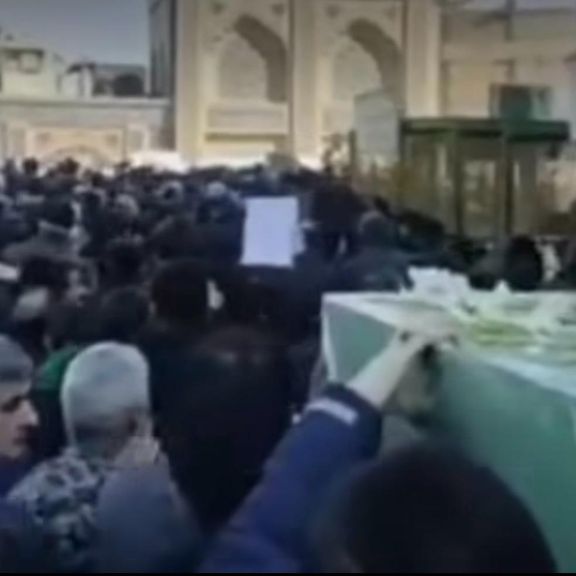 مراسم تشییع جنازه جنگجویان فاطمیون در شهر ورامین و مشهد ایران برگزار شد